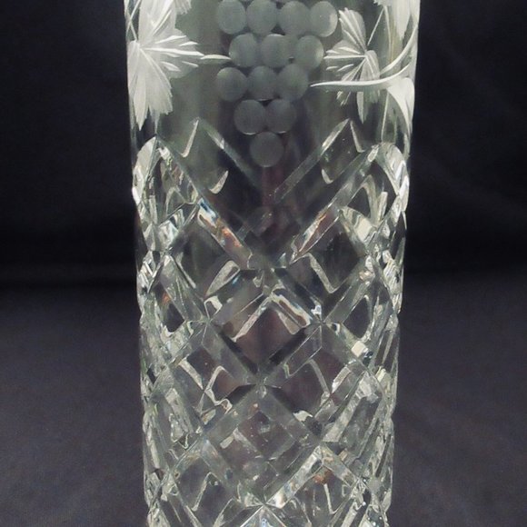EXQUISITE GRAPEVINE Crystal Vase EUC - Picture 3 of 9